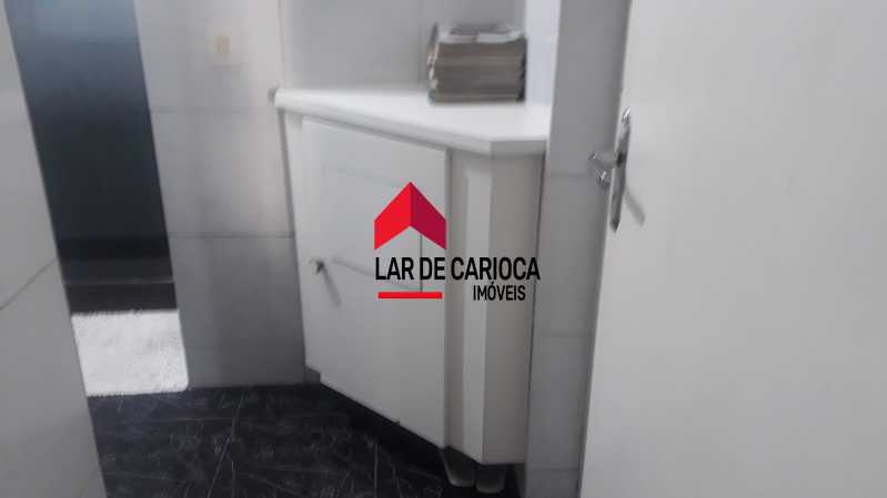 Conheça Armario no Banheiro Social do imóvel - Copacabana - 3 quartos com suíte totalmente reformado próximo a praia - LCAP30033 - 16 Armario no Banheiro Social - 16