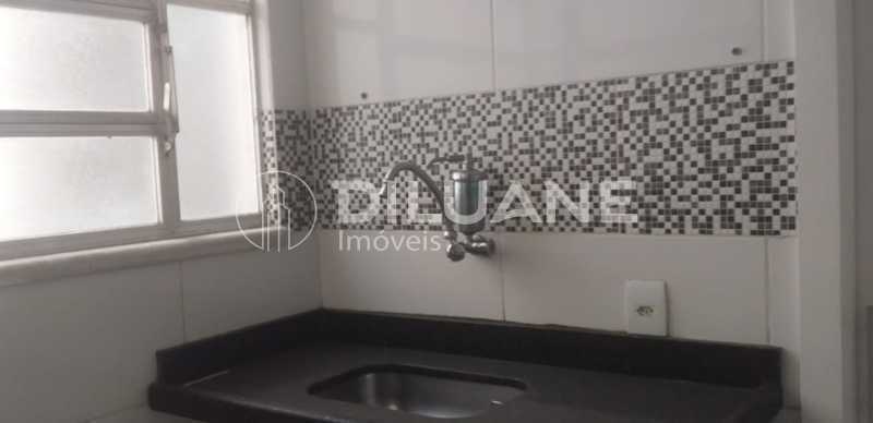 Conheça cozinhaa1. do imóvel - Ótimo quarto e sala de 32 m² na Barata Ribeiro, reformado de fundos, 3 andar. prédio sem elevador. - CPAP10523 - 23 cozinhaa1. - 23