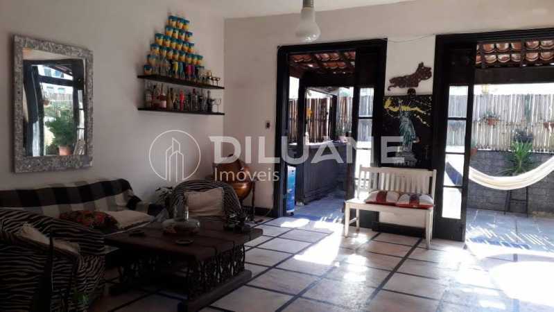 Conheça sala1. do imóvel - Excelente cobertura no Leme 302 m²,sala com dois ambientes, 05 dormitórios, com 01 suite e closet, cozinha espaçoso , terraço, varanda, e churrasqueira. - CPCO50012 - 3 sala1. - 3