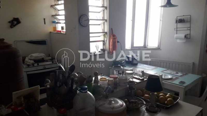 Conheça cozinhaaa. do imóvel - Excelente cobertura no Leme 302 m²,sala com dois ambientes, 05 dormitórios, com 01 suite e closet, cozinha espaçoso , terraço, varanda, e churrasqueira. - CPCO50012 - 12 cozinhaaa. - 12