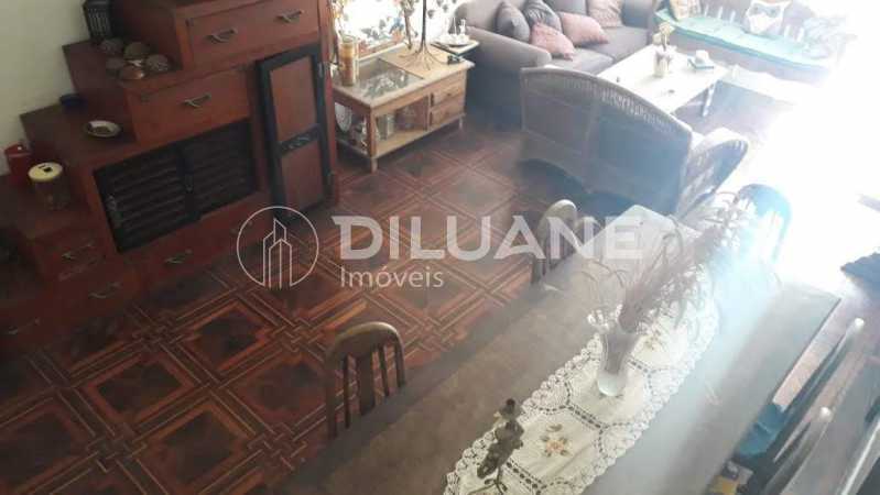Conheça dormitooo. do imóvel - Excelente cobertura no Leme 302 m²,sala com dois ambientes, 05 dormitórios, com 01 suite e closet, cozinha espaçoso , terraço, varanda, e churrasqueira. - CPCO50012 - 13 dormitooo. - 13