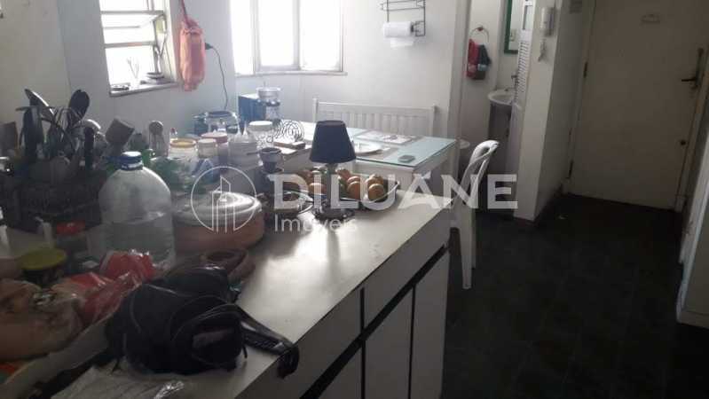 Conheça dormitorio0. do imóvel - Excelente cobertura no Leme 302 m²,sala com dois ambientes, 05 dormitórios, com 01 suite e closet, cozinha espaçoso , terraço, varanda, e churrasqueira. - CPCO50012 - 14 dormitorio0. - 14