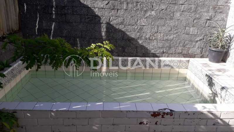 Conheça piscina. do imóvel - Excelente cobertura no Leme 302 m²,sala com dois ambientes, 05 dormitórios, com 01 suite e closet, cozinha espaçoso , terraço, varanda, e churrasqueira. - CPCO50012 - 26 piscina. - 26
