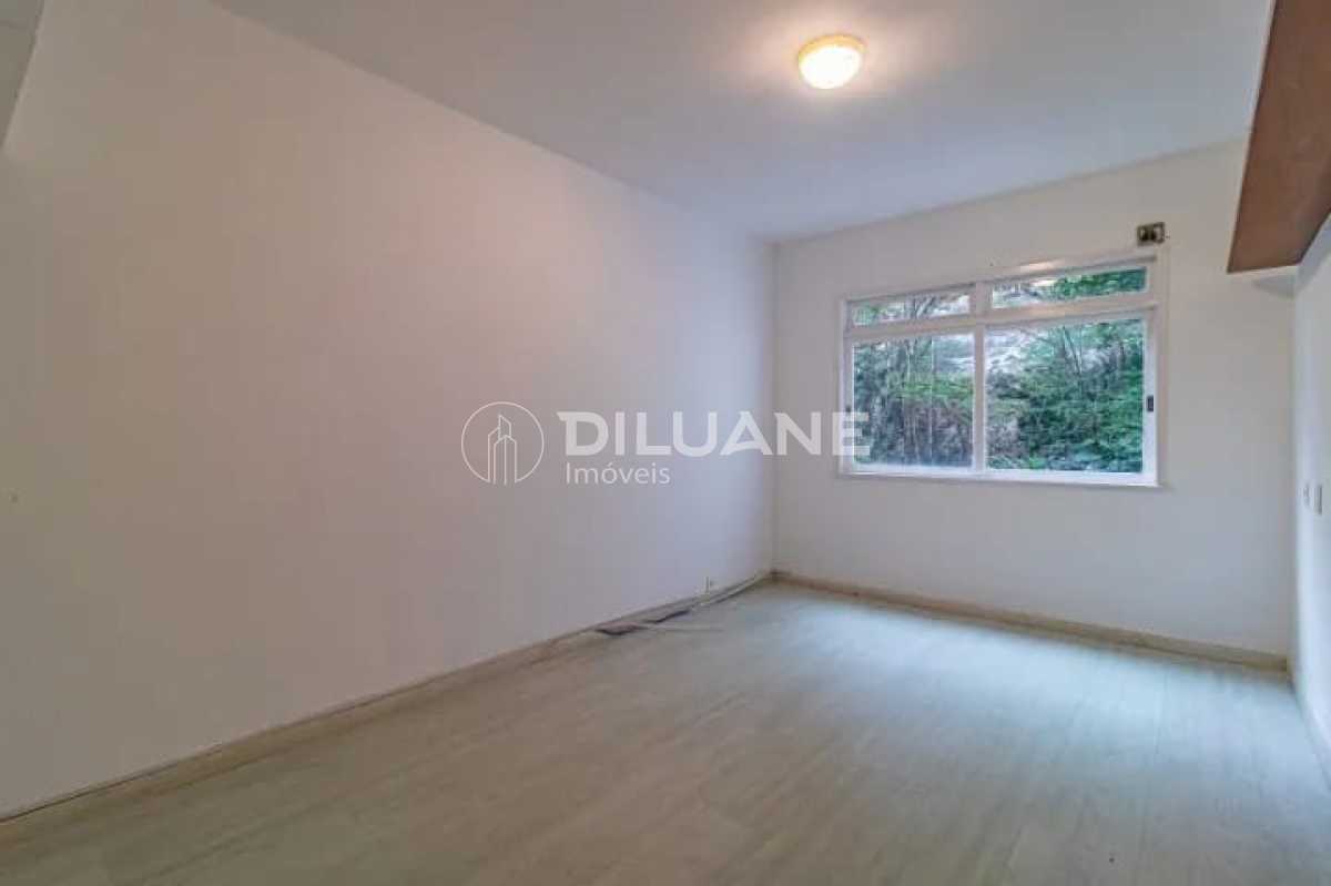 Conheça WhatsApp Image 2025-04-01 at 1 do imóvel - Magnífico apartamento frontal vista deslumbrante da Enseada - BTAP40313 - 12 WhatsApp Image 2025-04-01 at 1 - 12
