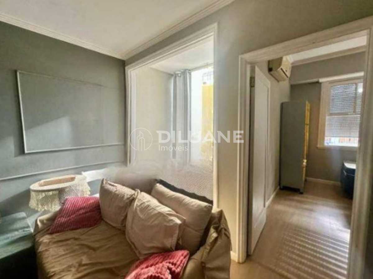 2b798587376d4805a7a6b1109b303a - 2