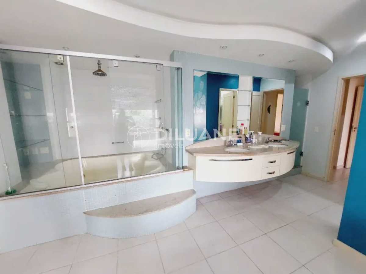 ccd2f897-8ea5-4f6c-a3d5-ec0bb3 - 13