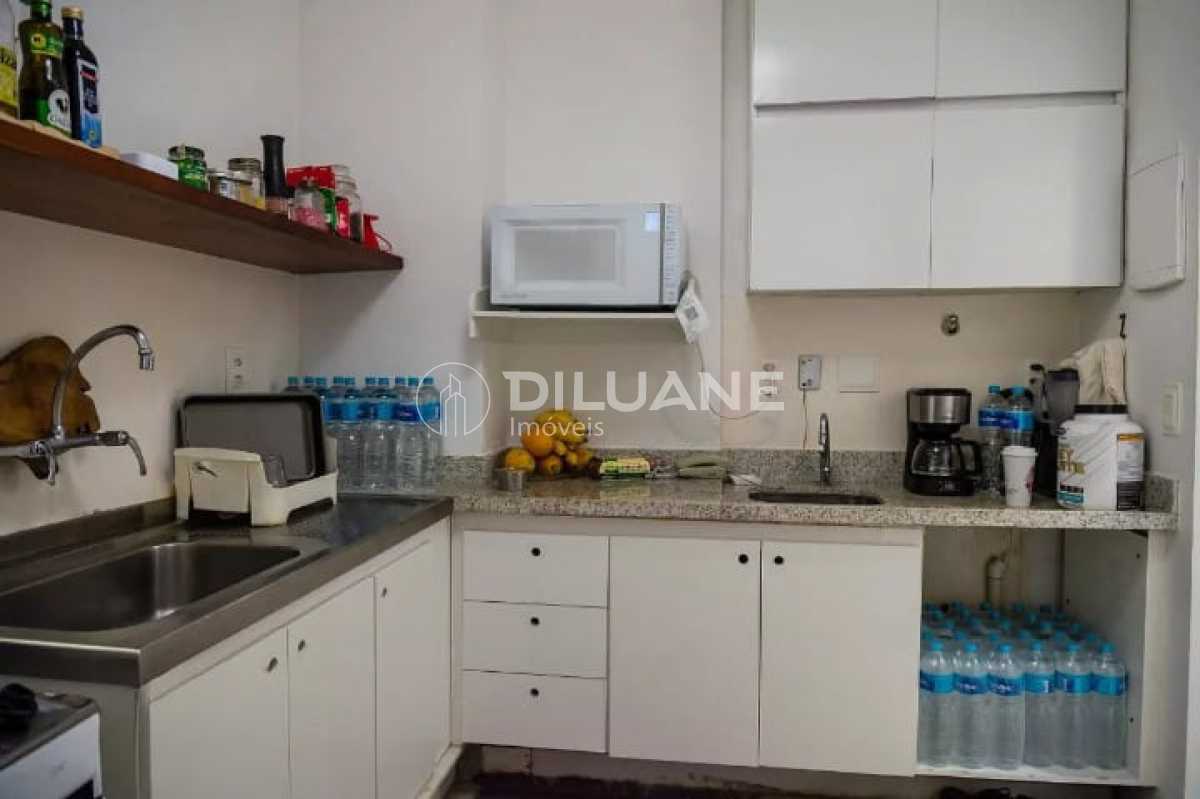 893257403-937.7660367924602DSC - 14