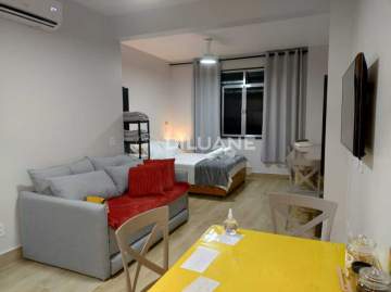 Posto 6 / apartamento reformado e mobiliado / portaria 24h - CPAP10818