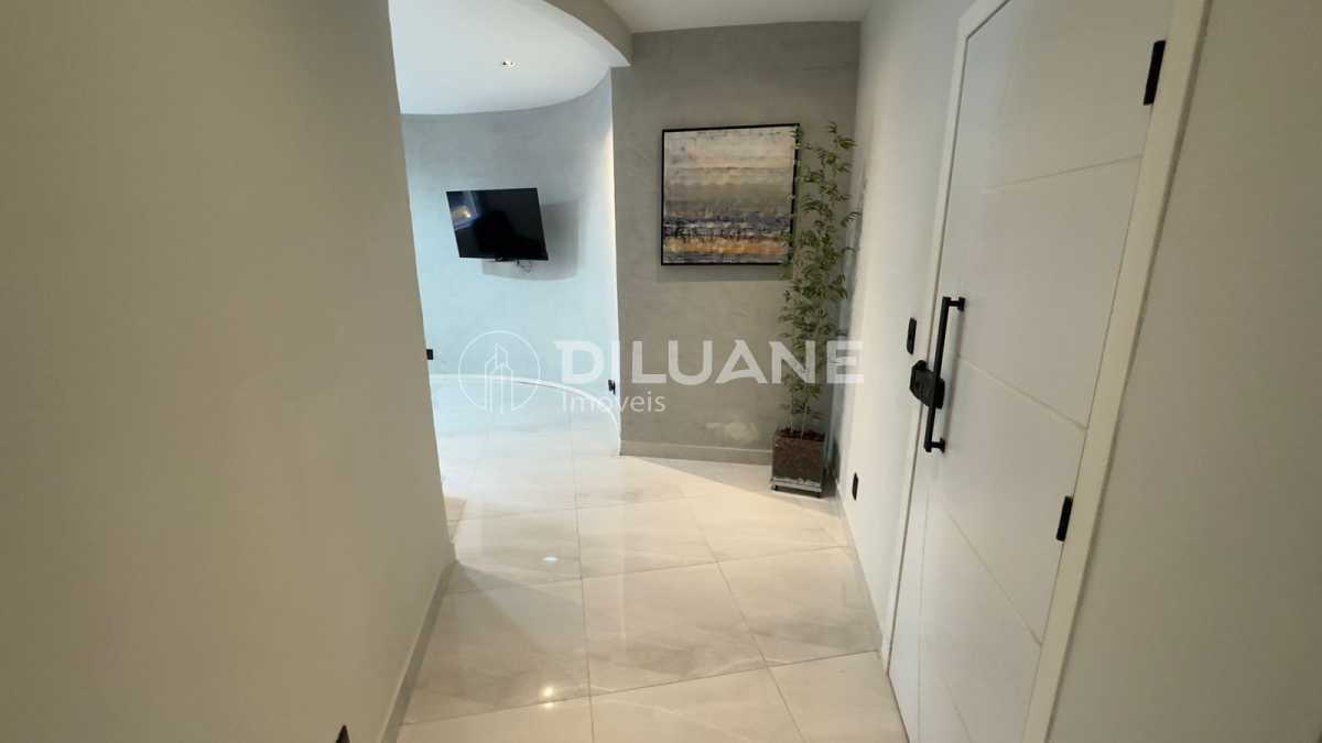 Conheça IMG-20250902-WA0107 do imóvel - Apartamento de 3 quartos vista lateral mar em copacabana. - CPAP31324 - 4 IMG-20250902-WA0107 - 4