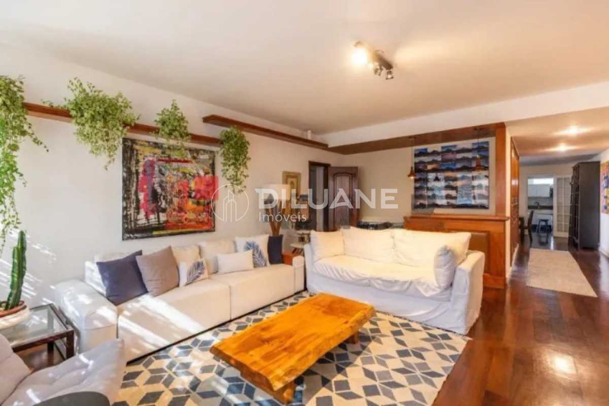 WhatsApp Image 2025-09-22 at 1 - 4