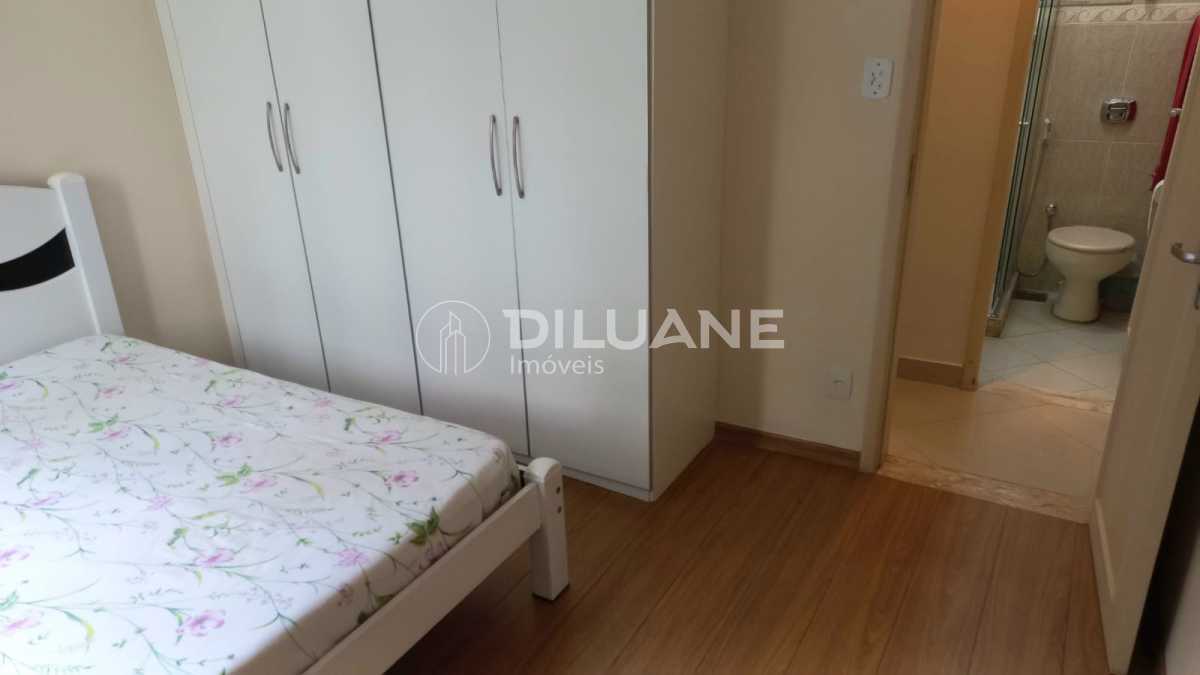 b3906483-c6a0-4387-ba72-49f429 - 22