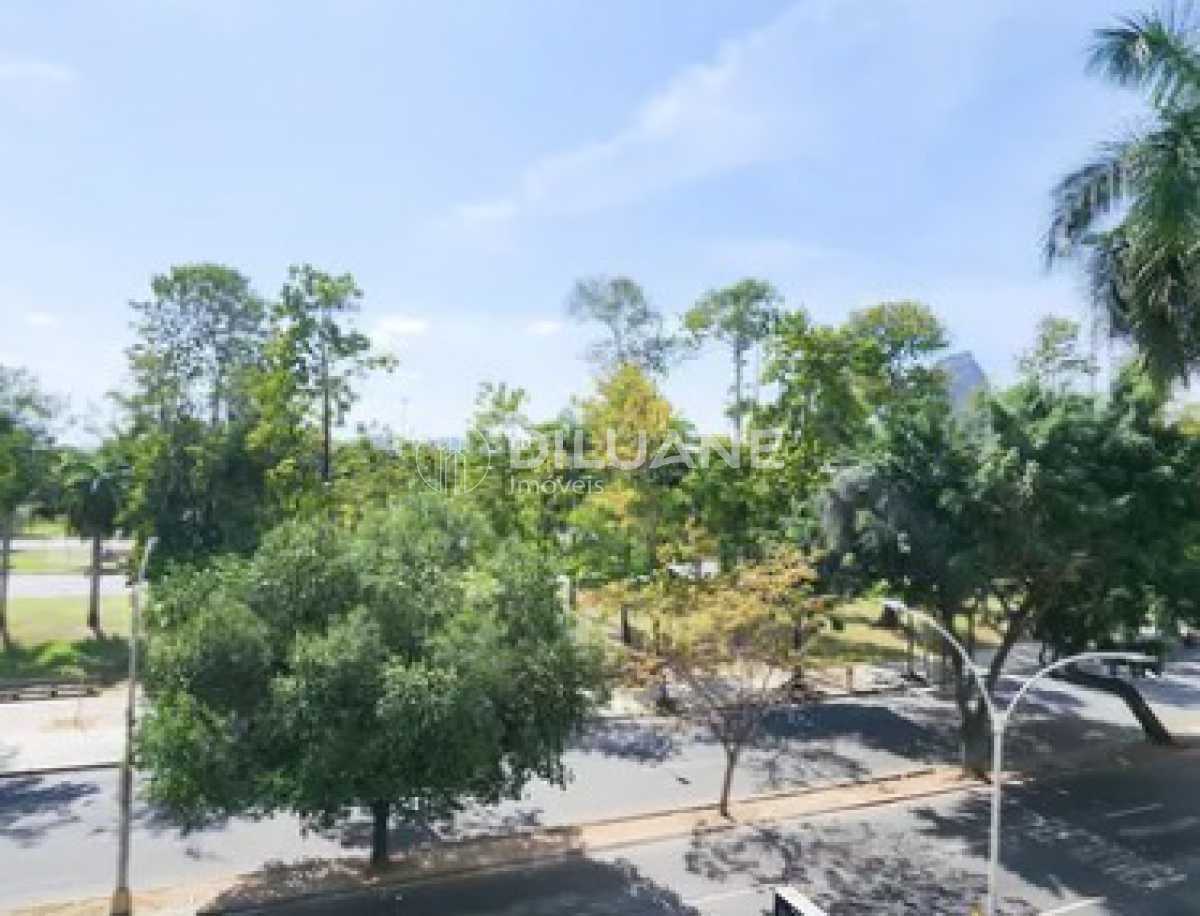 b43c7d00-d7a0-48c4-9a23-696c13 - 50