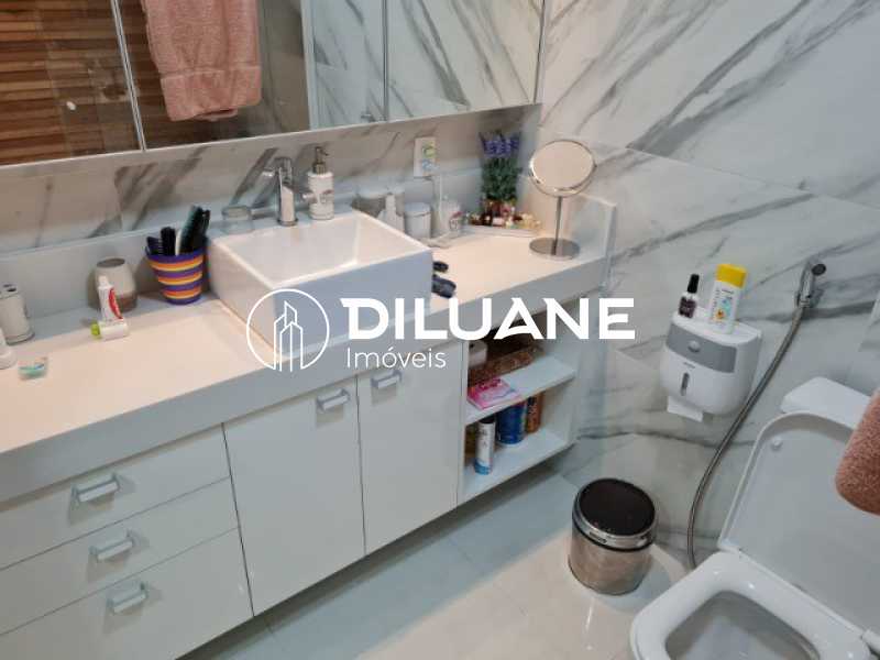 Conheça 961155203210718 do imóvel - Diluane Imoveis Vende. Icaraí Bem localizado. Medindo 140m². Quadra Praia. Garagem. Aceita permuta. - NTAP30056 - 17 961155203210718 - 17