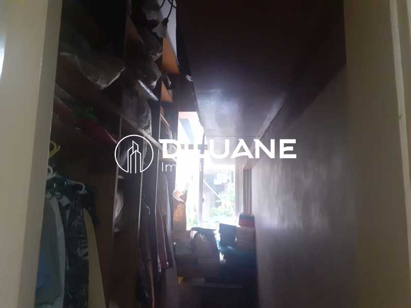 Conheça cloused 2 do imóvel - Oportunidade imperdível!!!!!Mega apartamento de três quartos, localizado na Praia de Botafogo de frente para o mar, tipo casa com um incrível jardim de inverno e espaço para festas, no apartamento (area externa). - BTAP40146 - 8 cloused 2 - 8