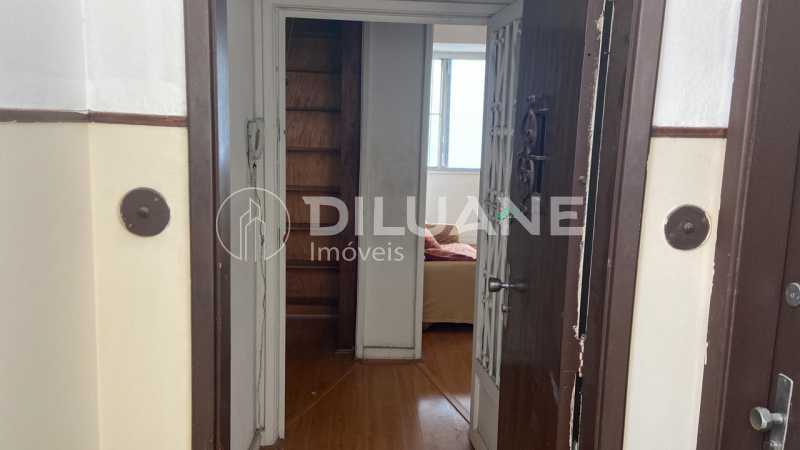 Conheça 01 do imóvel - apartamento de 3 quartos com possibilidade de suíte e vaga de garagem nas redondezas bem conservado portaria 24 horas claro e arejado excelente localização de Botafogo - BTAP30812 - 2 01 - 2
