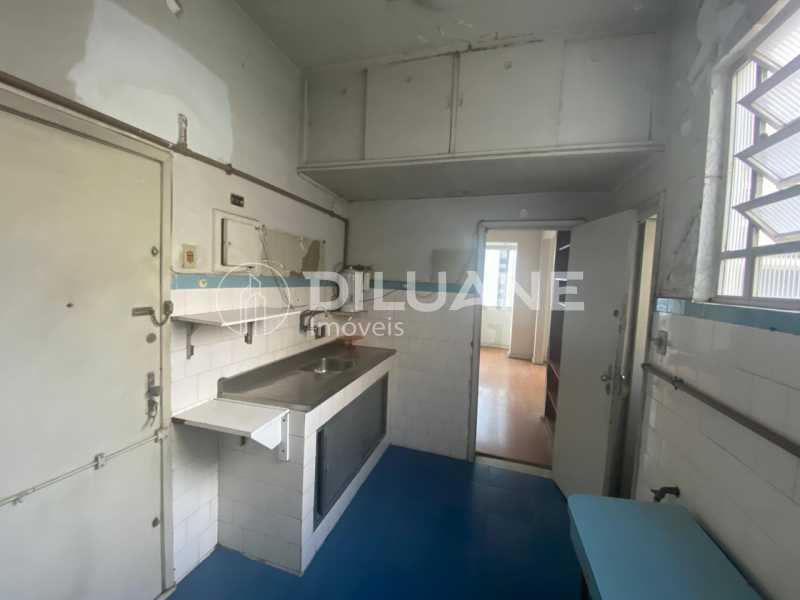 Conheça 12 do imóvel - apartamento de 3 quartos com possibilidade de suíte e vaga de garagem nas redondezas bem conservado portaria 24 horas claro e arejado excelente localização de Botafogo - BTAP30812 - 12 12 - 12