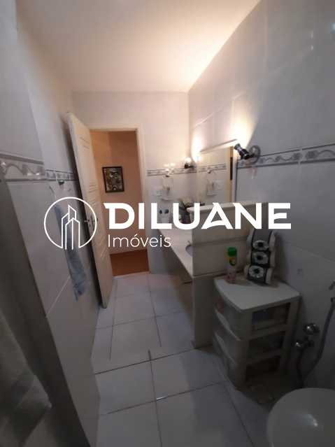 Conheça 12 do imóvel - 2 quartos Amplos com Armários, 1 com lavabo e sacada, Banheiro Social com Box Blindex, Cozinha com Armários, Área de Serviços e Dependências Completas. - CPAP30229 - 10 12 - 10
