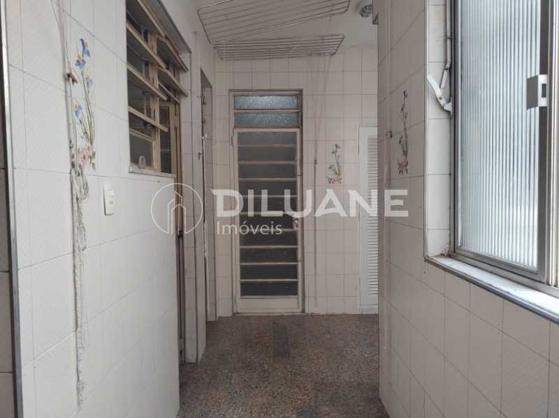 AREA DE SERVIÇO - 44