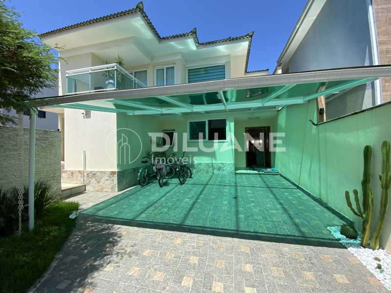 Conheça Entrada do imóvel - Diluane Imóveis Vende. Camboinhas. Excelente Casa Região com Ótima Qualidadede Vida. Duplex. Área Gormet e Piscina.Garagem 3 carros. Parque João Batista Petersen. - NTCN30013 - 2 Entrada - 2