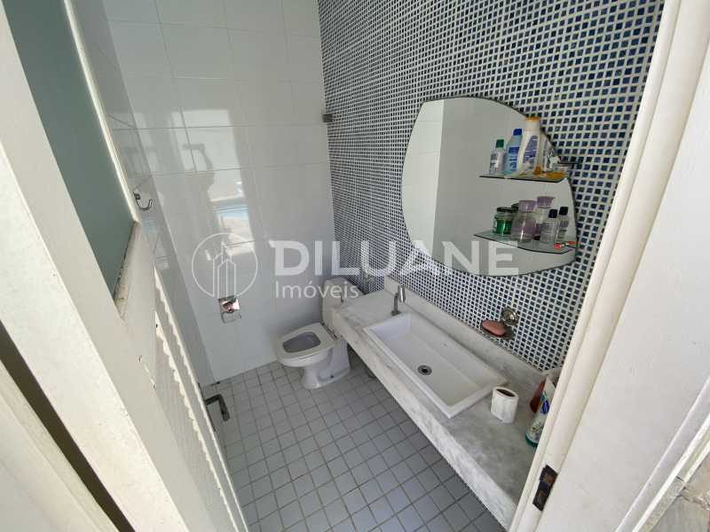 Conheça Lavabo Área Externa do imóvel - Diluane Imóveis Vende. Camboinhas. Excelente Casa Região com Ótima Qualidadede Vida. Duplex. Área Gormet e Piscina.Garagem 3 carros. Parque João Batista Petersen. - NTCN30013 - 15 Lavabo Área Externa - 15