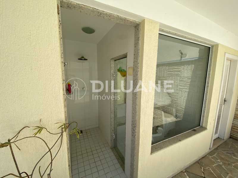 Conheça Chuveirão e Sauna do imóvel - Diluane Imóveis Vende. Camboinhas. Excelente Casa Região com Ótima Qualidadede Vida. Duplex. Área Gormet e Piscina.Garagem 3 carros. Parque João Batista Petersen. - NTCN30013 - 16 Chuveirão e Sauna - 16