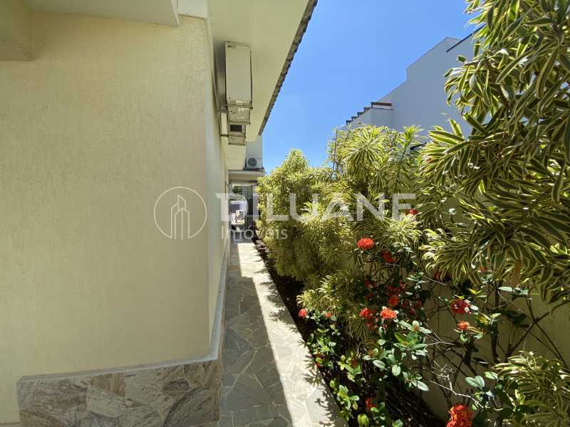 Conheça Área externa do imóvel - Diluane Imóveis Vende. Camboinhas. Excelente Casa Região com Ótima Qualidadede Vida. Duplex. Área Gormet e Piscina.Garagem 3 carros. Parque João Batista Petersen. - NTCN30013 - 43 Área externa - 43