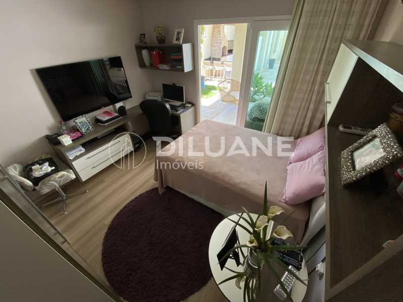 Conheça Quarto Suite 1 do imóvel - Diluane Imóveis Vende. Camboinhas. Excelente Casa Região com Ótima Qualidadede Vida. Duplex. Área Gormet e Piscina.Garagem 3 carros. Parque João Batista Petersen. - NTCN30013 - 10 Quarto Suite 1 - 10
