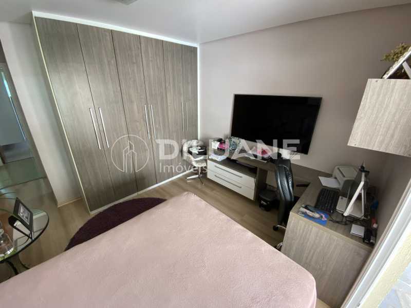 Conheça Quarto Suite 1 do imóvel - Diluane Imóveis Vende. Camboinhas. Excelente Casa Região com Ótima Qualidadede Vida. Duplex. Área Gormet e Piscina.Garagem 3 carros. Parque João Batista Petersen. - NTCN30013 - 9 Quarto Suite 1 - 9