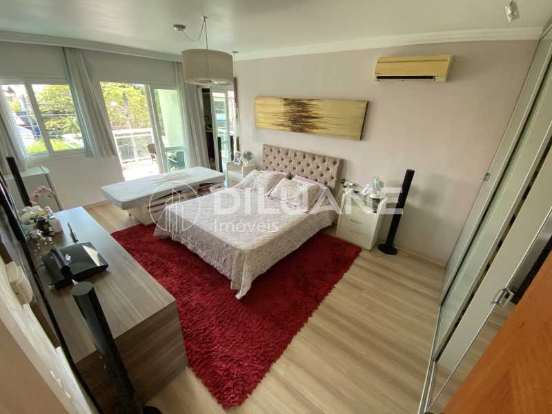 Conheça Quarto Suite 2 do imóvel - Diluane Imóveis Vende. Camboinhas. Excelente Casa Região com Ótima Qualidadede Vida. Duplex. Área Gormet e Piscina.Garagem 3 carros. Parque João Batista Petersen. - NTCN30013 - 19 Quarto Suite 2 - 19