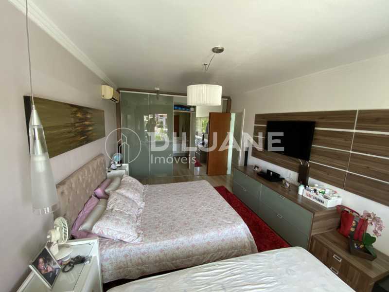 Conheça Quarto Suite 2 do imóvel - Diluane Imóveis Vende. Camboinhas. Excelente Casa Região com Ótima Qualidadede Vida. Duplex. Área Gormet e Piscina.Garagem 3 carros. Parque João Batista Petersen. - NTCN30013 - 20 Quarto Suite 2 - 20