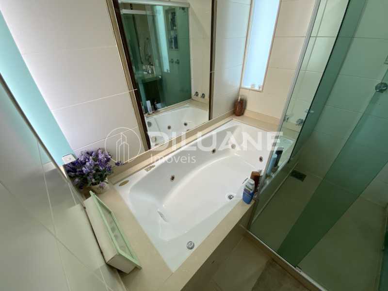 Conheça Suite Quarto 2 do imóvel - Diluane Imóveis Vende. Camboinhas. Excelente Casa Região com Ótima Qualidadede Vida. Duplex. Área Gormet e Piscina.Garagem 3 carros. Parque João Batista Petersen. - NTCN30013 - 26 Suite Quarto 2 - 26