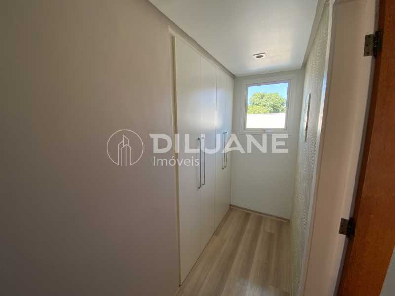 Conheça Corredor 2º andar do imóvel - Diluane Imóveis Vende. Camboinhas. Excelente Casa Região com Ótima Qualidadede Vida. Duplex. Área Gormet e Piscina.Garagem 3 carros. Parque João Batista Petersen. - NTCN30013 - 30 Corredor 2º andar - 30