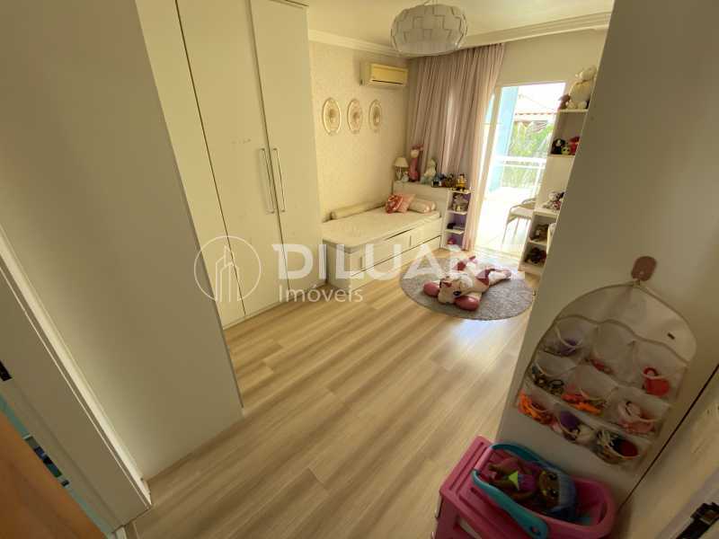 Conheça Quarto Suite 3 do imóvel - Diluane Imóveis Vende. Camboinhas. Excelente Casa Região com Ótima Qualidadede Vida. Duplex. Área Gormet e Piscina.Garagem 3 carros. Parque João Batista Petersen. - NTCN30013 - 31 Quarto Suite 3 - 31