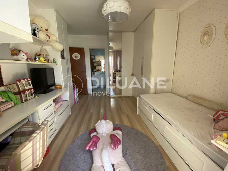 Conheça Quarto Suite 3 do imóvel - Diluane Imóveis Vende. Camboinhas. Excelente Casa Região com Ótima Qualidadede Vida. Duplex. Área Gormet e Piscina.Garagem 3 carros. Parque João Batista Petersen. - NTCN30013 - 35 Quarto Suite 3 - 35