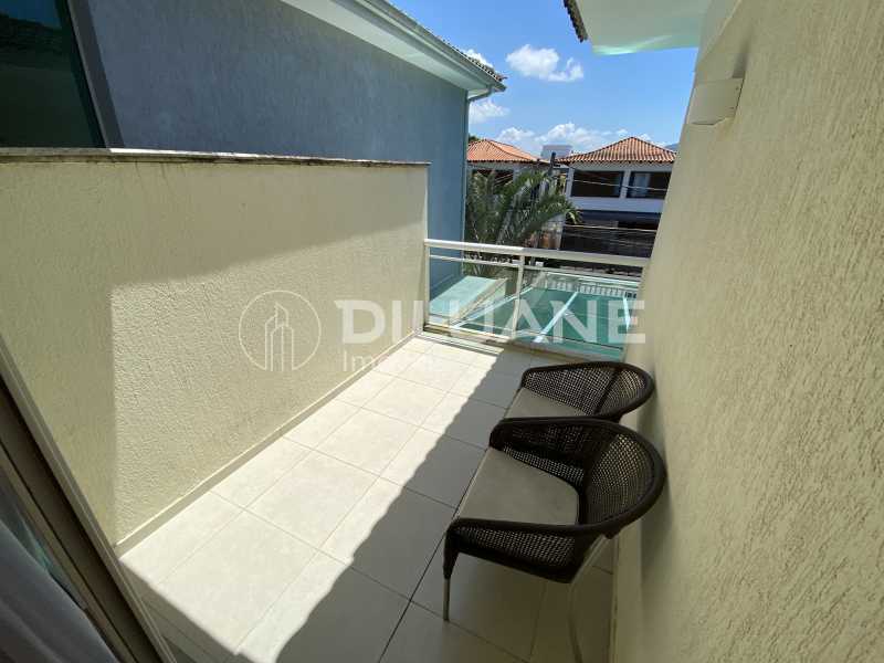 Conheça Varanda Quarto Suite 3 do imóvel - Diluane Imóveis Vende. Camboinhas. Excelente Casa Região com Ótima Qualidadede Vida. Duplex. Área Gormet e Piscina.Garagem 3 carros. Parque João Batista Petersen. - NTCN30013 - 32 Varanda Quarto Suite 3 - 32