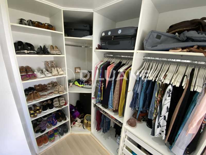 Conheça Closet Quarto Suite 2 do imóvel - Diluane Imóveis Vende. Camboinhas. Excelente Casa Região com Ótima Qualidadede Vida. Duplex. Área Gormet e Piscina.Garagem 3 carros. Parque João Batista Petersen. - NTCN30013 - 23 Closet Quarto Suite 2 - 23