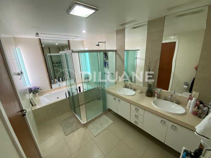 Conheça Suite Quarto 2 do imóvel - Diluane Imóveis Vende. Camboinhas. Excelente Casa Região com Ótima Qualidadede Vida. Duplex. Área Gormet e Piscina.Garagem 3 carros. Parque João Batista Petersen. - NTCN30013 - 24 Suite Quarto 2 - 24