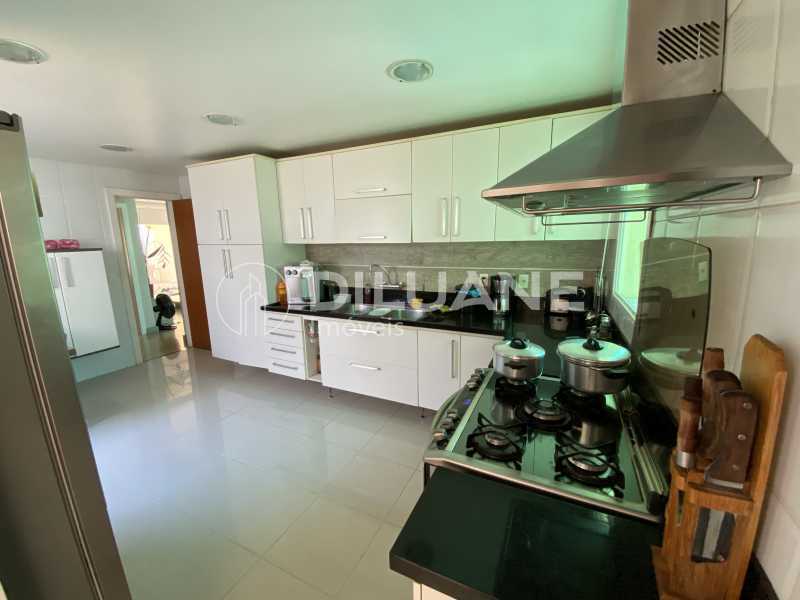 Conheça Cozinha do imóvel - Diluane Imóveis Vende. Camboinhas. Excelente Casa Região com Ótima Qualidadede Vida. Duplex. Área Gormet e Piscina.Garagem 3 carros. Parque João Batista Petersen. - NTCN30013 - 40 Cozinha - 40