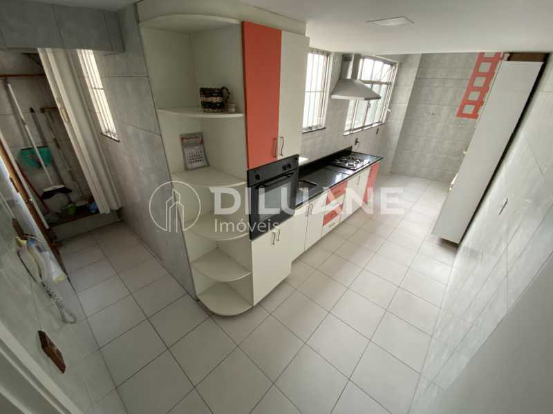 Conheça Cozinha do imóvel - Diluane Imóveis Vende !!! Niterói. Bem localizado. Condomínio com Infra Estrutura Completa.Medindo 80m². Garagem.Vazio. Proximo ao Corpo de Bombeiros. - NTAP30104 - 4 Cozinha - 4
