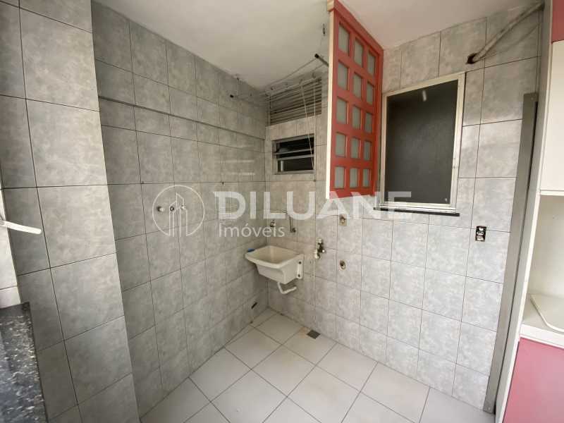 Conheça Área de serviço do imóvel - Diluane Imóveis Vende !!! Niterói. Bem localizado. Condomínio com Infra Estrutura Completa.Medindo 80m². Garagem.Vazio. Proximo ao Corpo de Bombeiros. - NTAP30104 - 7 Área de serviço - 7