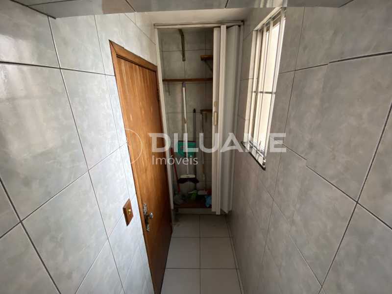 Conheça Área de serviço 2 do imóvel - Diluane Imóveis Vende !!! Niterói. Bem localizado. Condomínio com Infra Estrutura Completa.Medindo 80m². Garagem.Vazio. Proximo ao Corpo de Bombeiros. - NTAP30104 - 9 Área de serviço 2 - 9