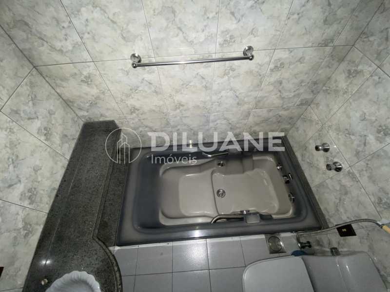 Conheça Hidromassagem do imóvel - Diluane Imóveis Vende !!! Niterói. Bem localizado. Condomínio com Infra Estrutura Completa.Medindo 80m². Garagem.Vazio. Proximo ao Corpo de Bombeiros. - NTAP30104 - 19 Hidromassagem - 19