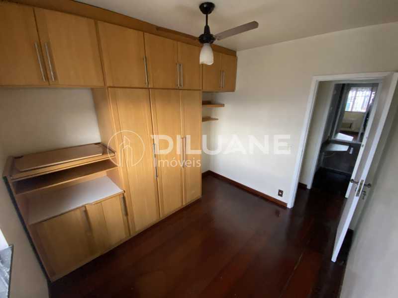 Conheça Quarto 1 do imóvel - Diluane Imóveis Vende !!! Niterói. Bem localizado. Condomínio com Infra Estrutura Completa.Medindo 80m². Garagem.Vazio. Proximo ao Corpo de Bombeiros. - NTAP30104 - 22 Quarto 1 - 22