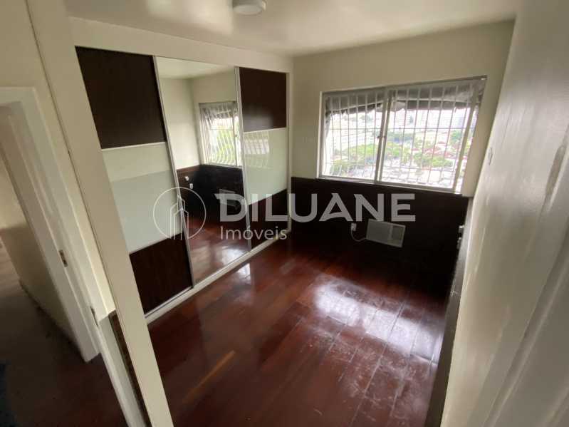 Conheça Quarto 2 Suite do imóvel - Diluane Imóveis Vende !!! Niterói. Bem localizado. Condomínio com Infra Estrutura Completa.Medindo 80m². Garagem.Vazio. Proximo ao Corpo de Bombeiros. - NTAP30104 - 25 Quarto 2 Suite - 25