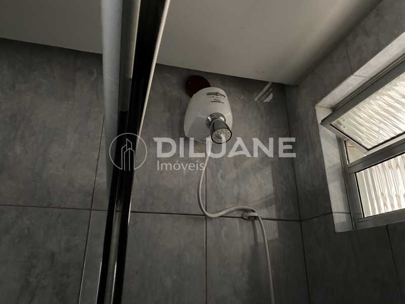 Conheça Chuveiro Suite Quarto 2 do imóvel - Diluane Imóveis Vende !!! Niterói. Bem localizado. Condomínio com Infra Estrutura Completa.Medindo 80m². Garagem.Vazio. Proximo ao Corpo de Bombeiros. - NTAP30104 - 28 Chuveiro Suite Quarto 2 - 28