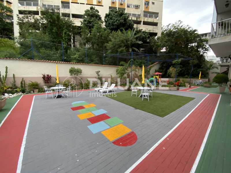 Conheça Playground do imóvel - Diluane Imóveis Vende !!! Niterói. Bem localizado. Condomínio com Infra Estrutura Completa.Medindo 80m². Garagem.Vazio. Proximo ao Corpo de Bombeiros. - NTAP30104 - 42 Playground - 42