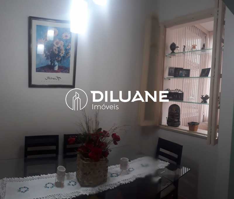 Conheça WhatsApp Image 2021-08-03 at 1 do imóvel - 3 Quartos, 1 Suíte, Com Vaga e Dependências Completas. Apartamento bem espaçoso, total de 110 metros, sala em 2 ambientes com jardim de inverno enorme. São 3 quartos, sendo 1 suíte, 2 desses quartos com um aconchegante - BTAP30161 - 2 WhatsApp Image 2021-08-03 at 1 - 2