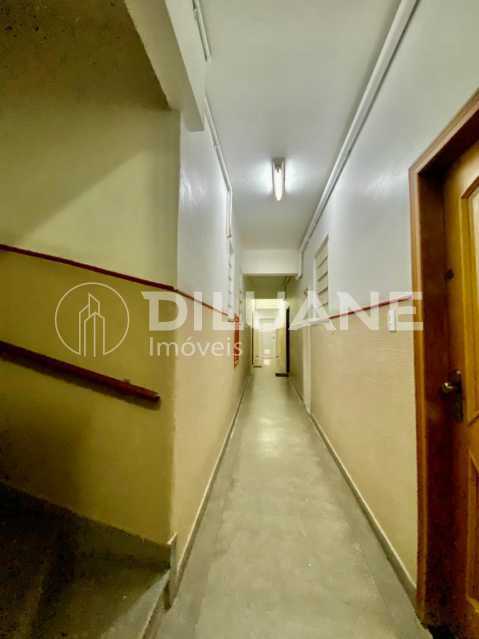 Conheça corredor prédio do imóvel - Apartamento 1 quarto à venda Centro, Rio de Janeiro - R$ 300.000 - BTAP10084 - 18 corredor prédio - 18