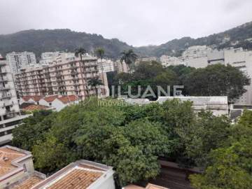 Imperdível - Diluane Imóveis Vende. Botafogo. Excelente apartamento medindo 70m². Fundos Vista livre e Enseada. Garagem. Escritura. - NTAP20227