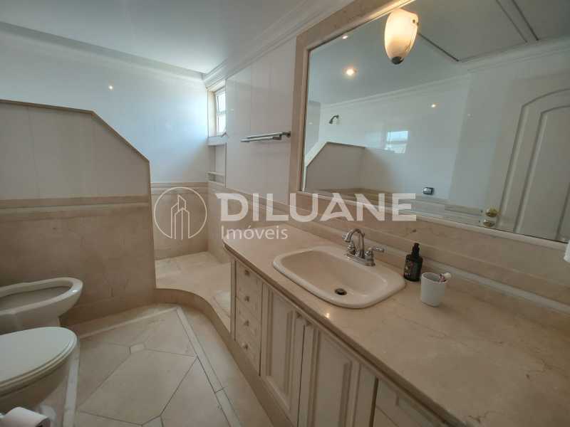Conheça Banheiro suite 1 do imóvel - Cobertura à venda Avenida Atlântica, Copacabana, Rio de Janeiro - R$ 18.000.000 - CPCO40011 - 7 Banheiro suite 1 - 7